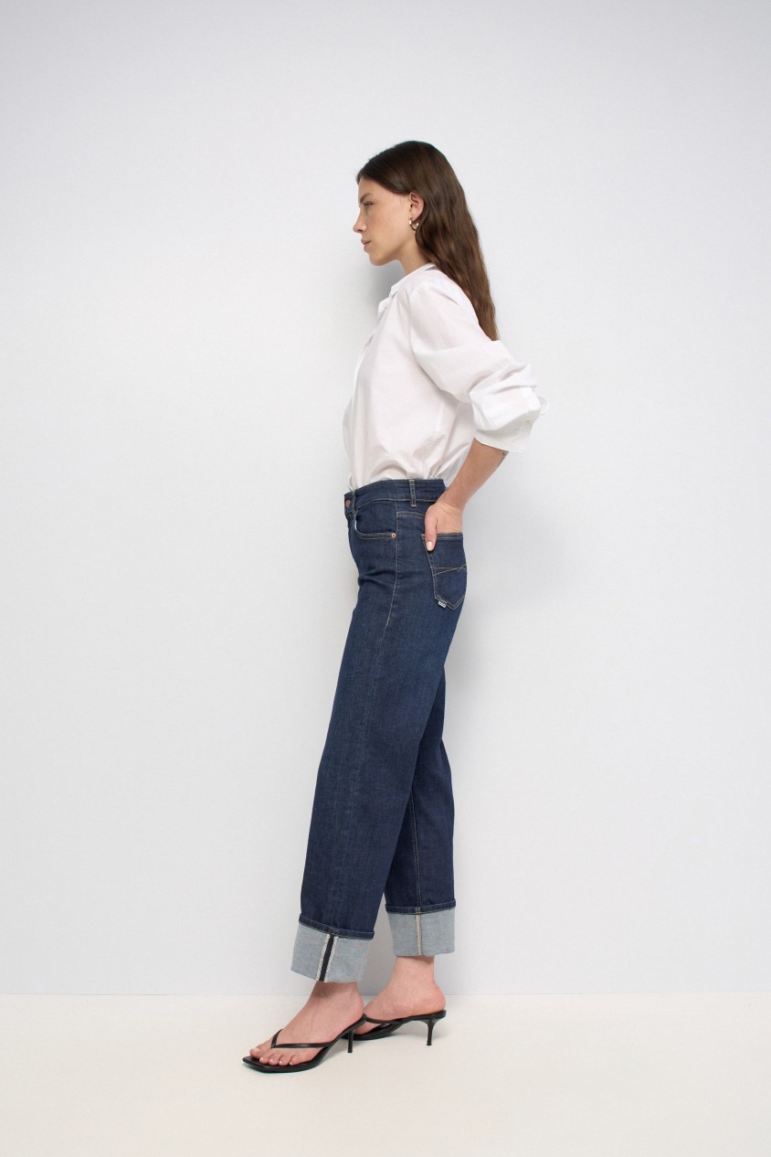 TRUE STRAIGHT JEANS