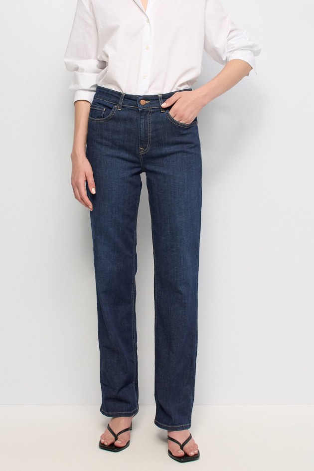 TRUE STRAIGHT JEANS