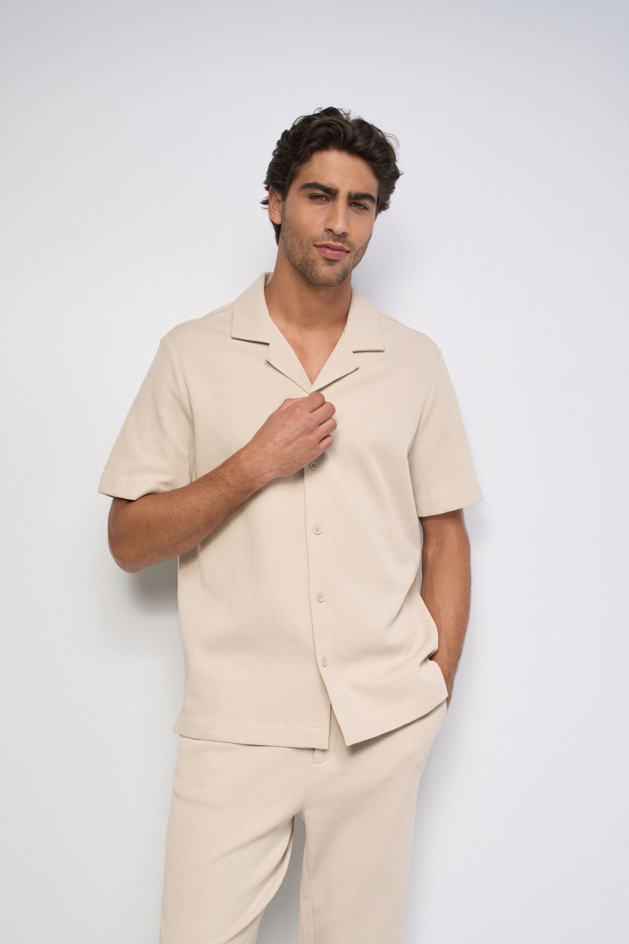 CHEMISE TEXTUR�E � MANCHES COURTES