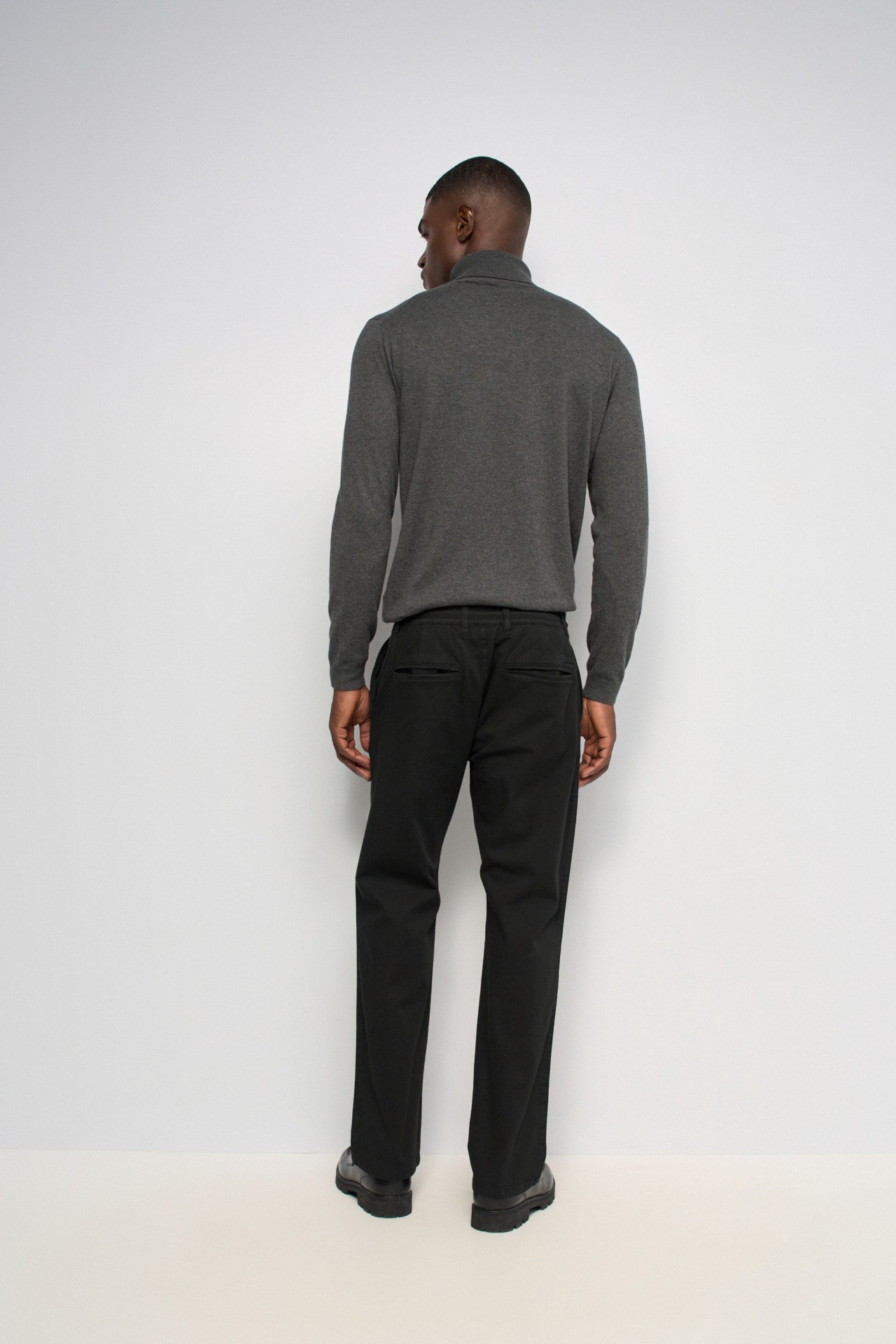 CAL�AS JOGGERS COM PERNA STRAIGHT
