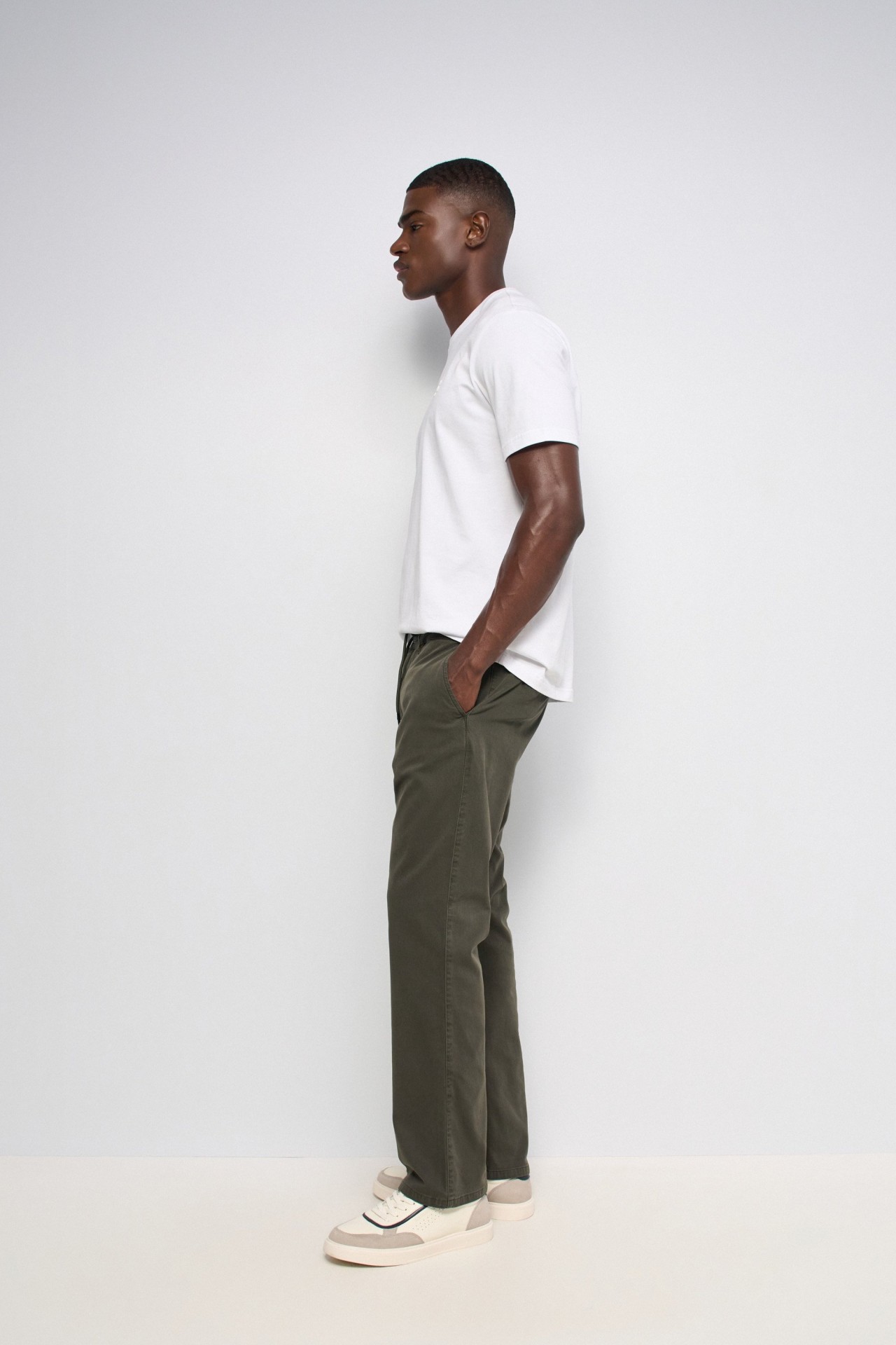 CAL�AS JOGGERS COM PERNA STRAIGHT