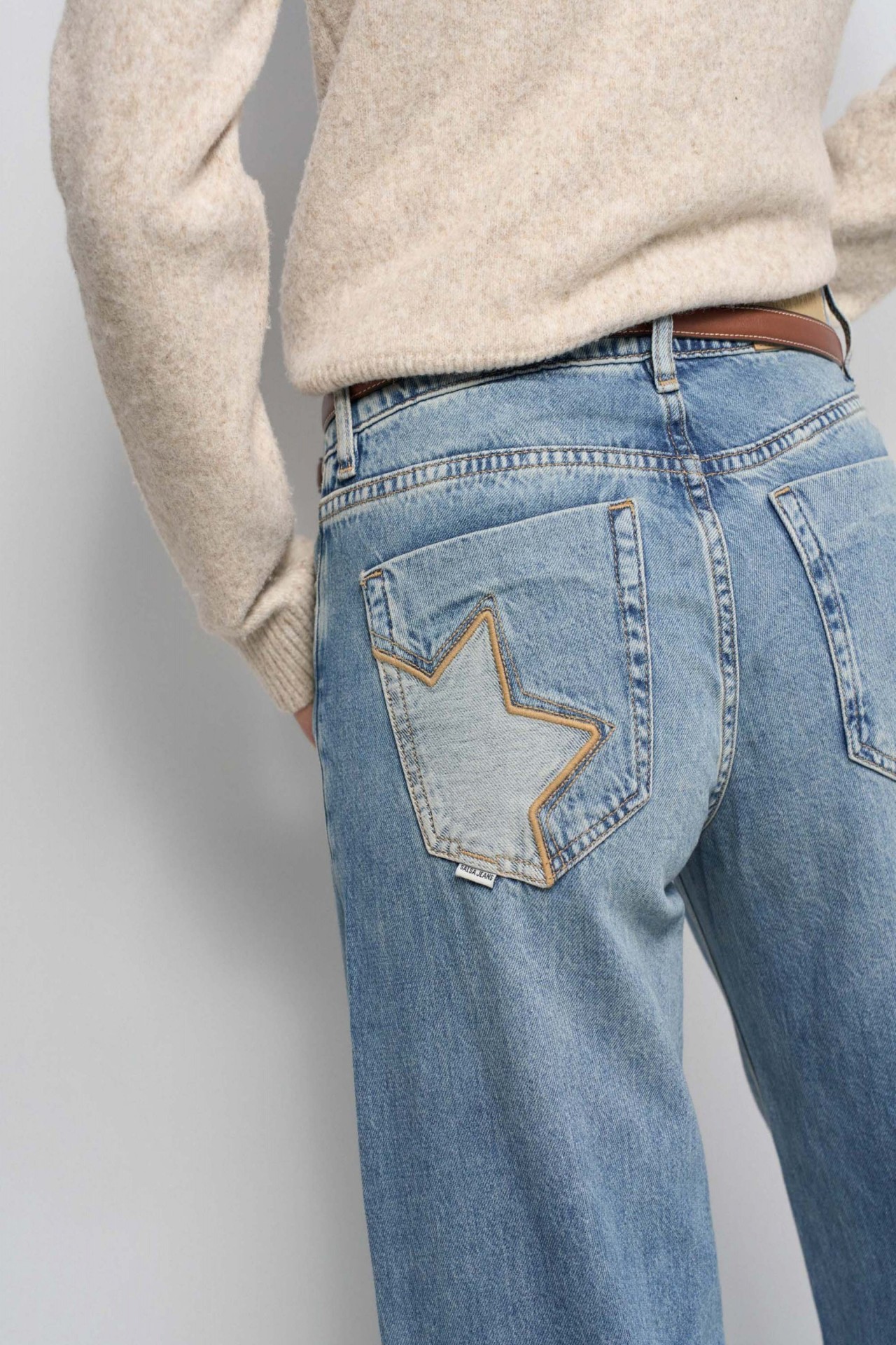 LOW RISE WIDE JEANS