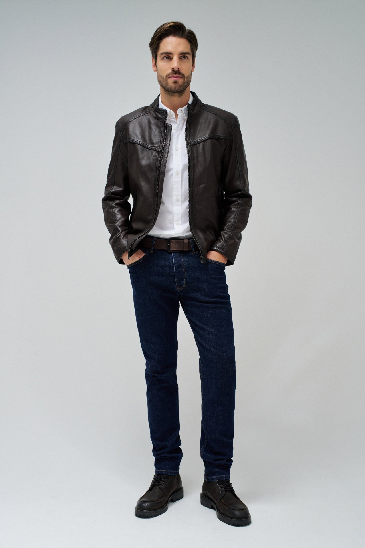 REGULAR FIT JEANS