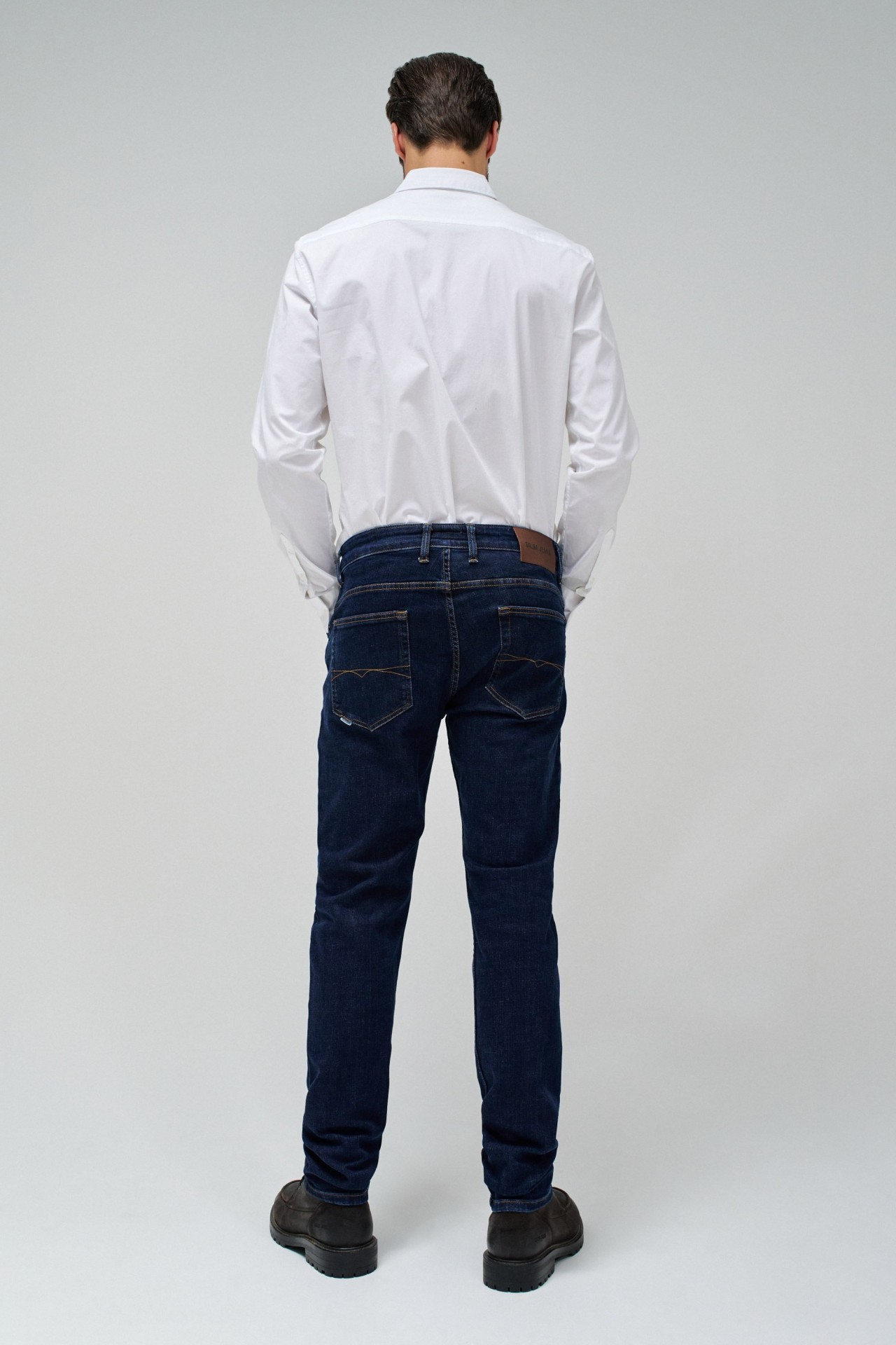 REGULAR FIT JEANS