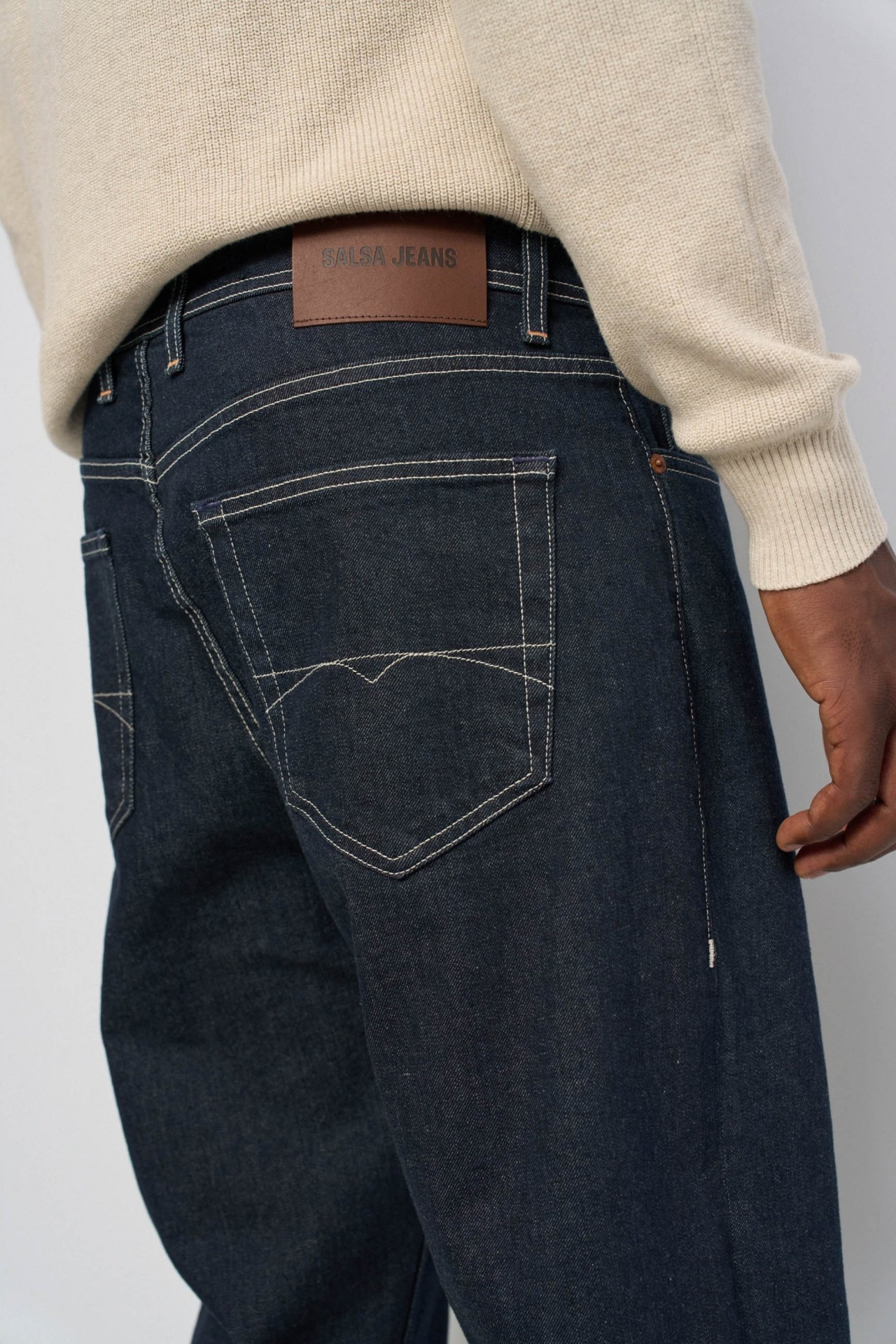 RELAXED FIT JEANS