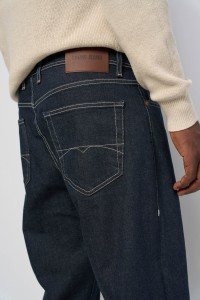 RELAXED FIT JEANS