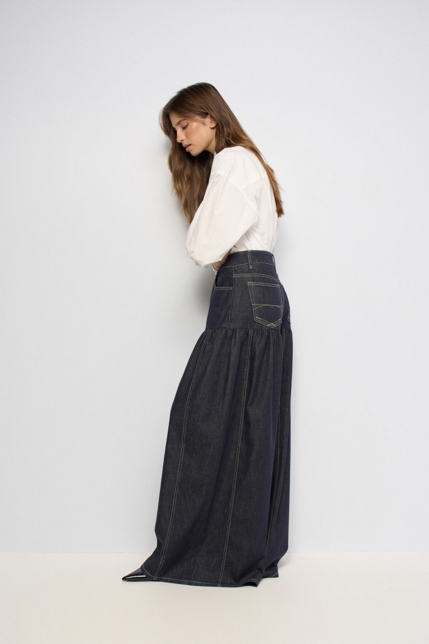 SUPER WIDE LEG JEANS MIT ROCK-EFFEKT AUS RAW DENIM
