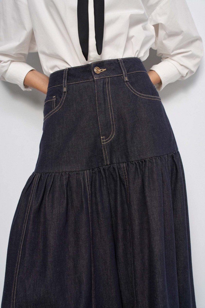 SUPER WIDE LEG JEANS MIT ROCK-EFFEKT AUS RAW DENIM