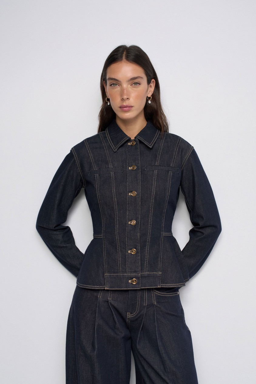 CHAQUETA VAQUERA ENTALLADA EN RAW DENIM