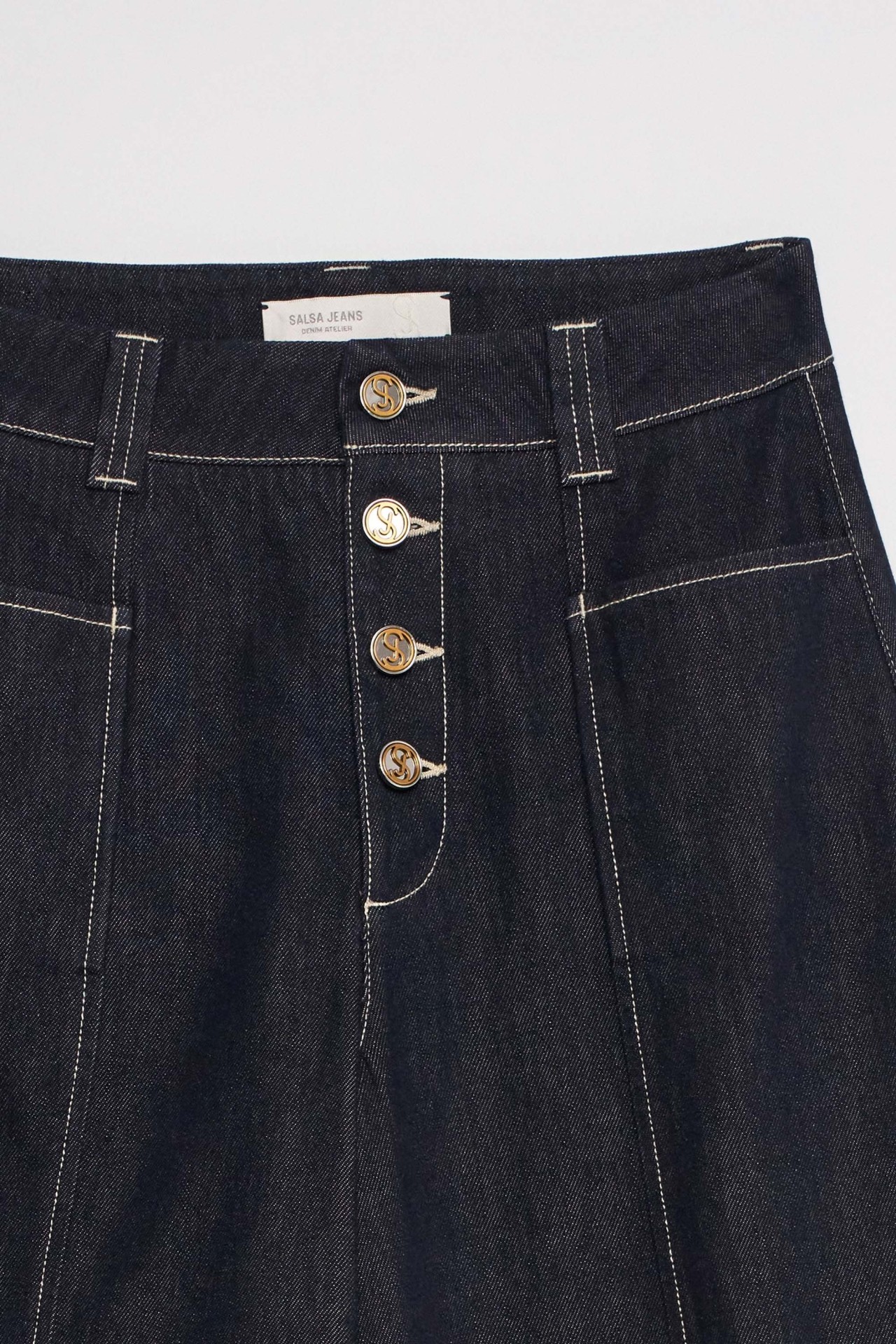 JEANS BARREL EM RAW DENIM