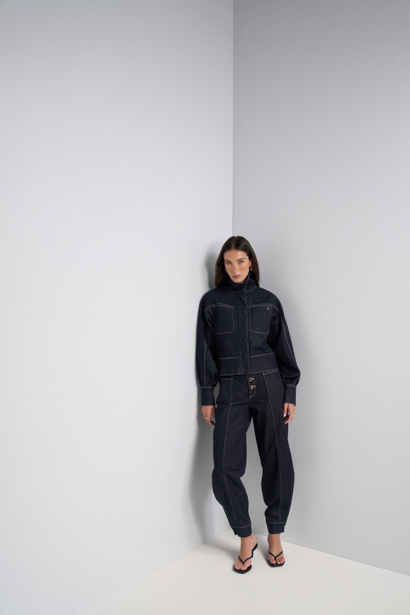 BARREL JEANS AUS RAW DENIM