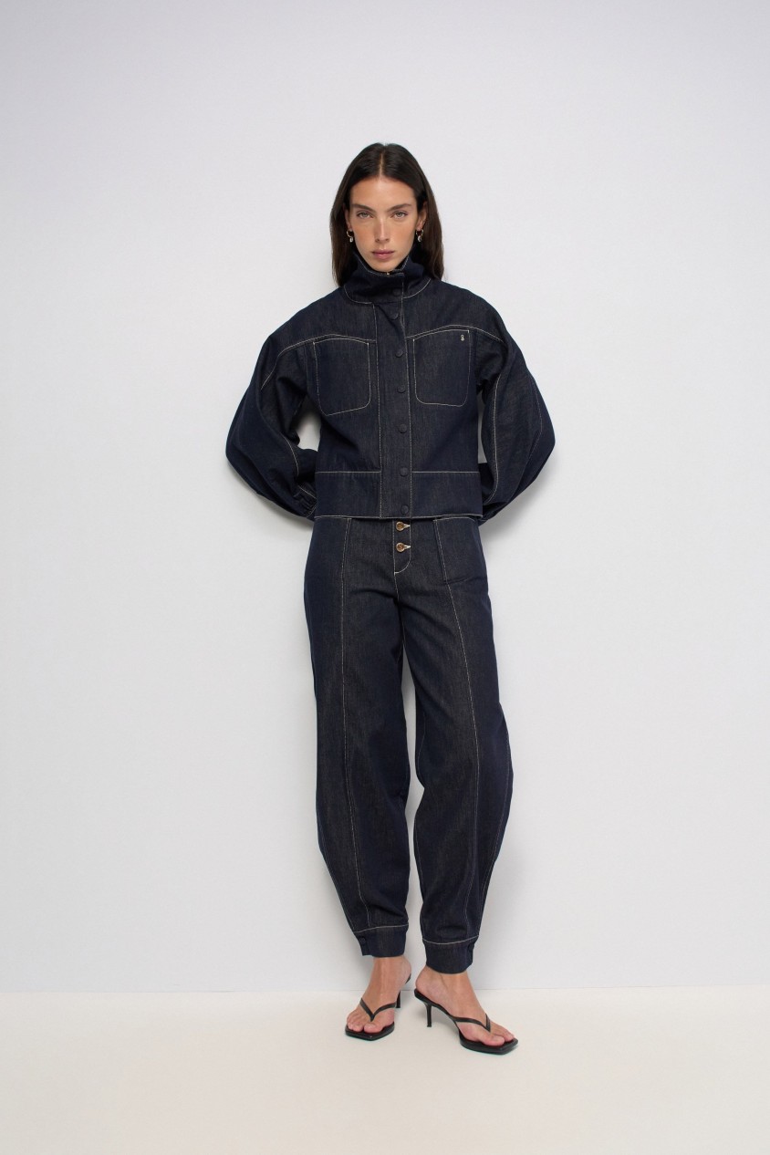 BARREL JEANS AUS RAW DENIM