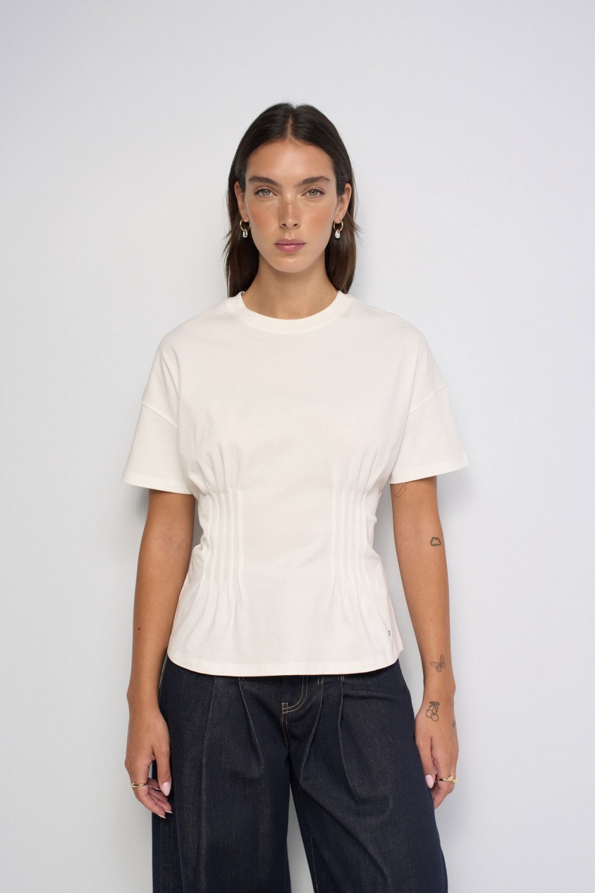 T-SHIRT MET PLOOIEN