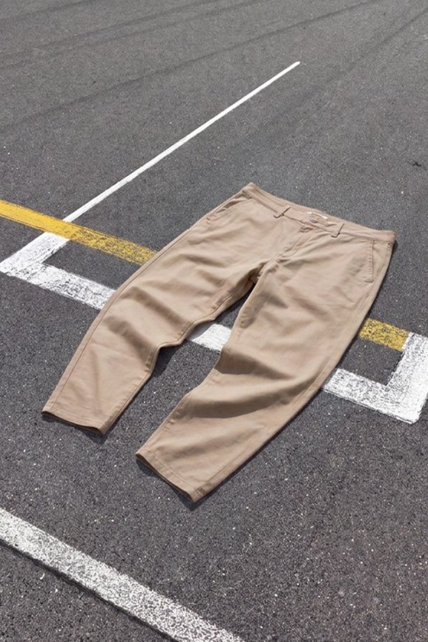 CAL�AS CHINO COM PERNA STRAIGHT