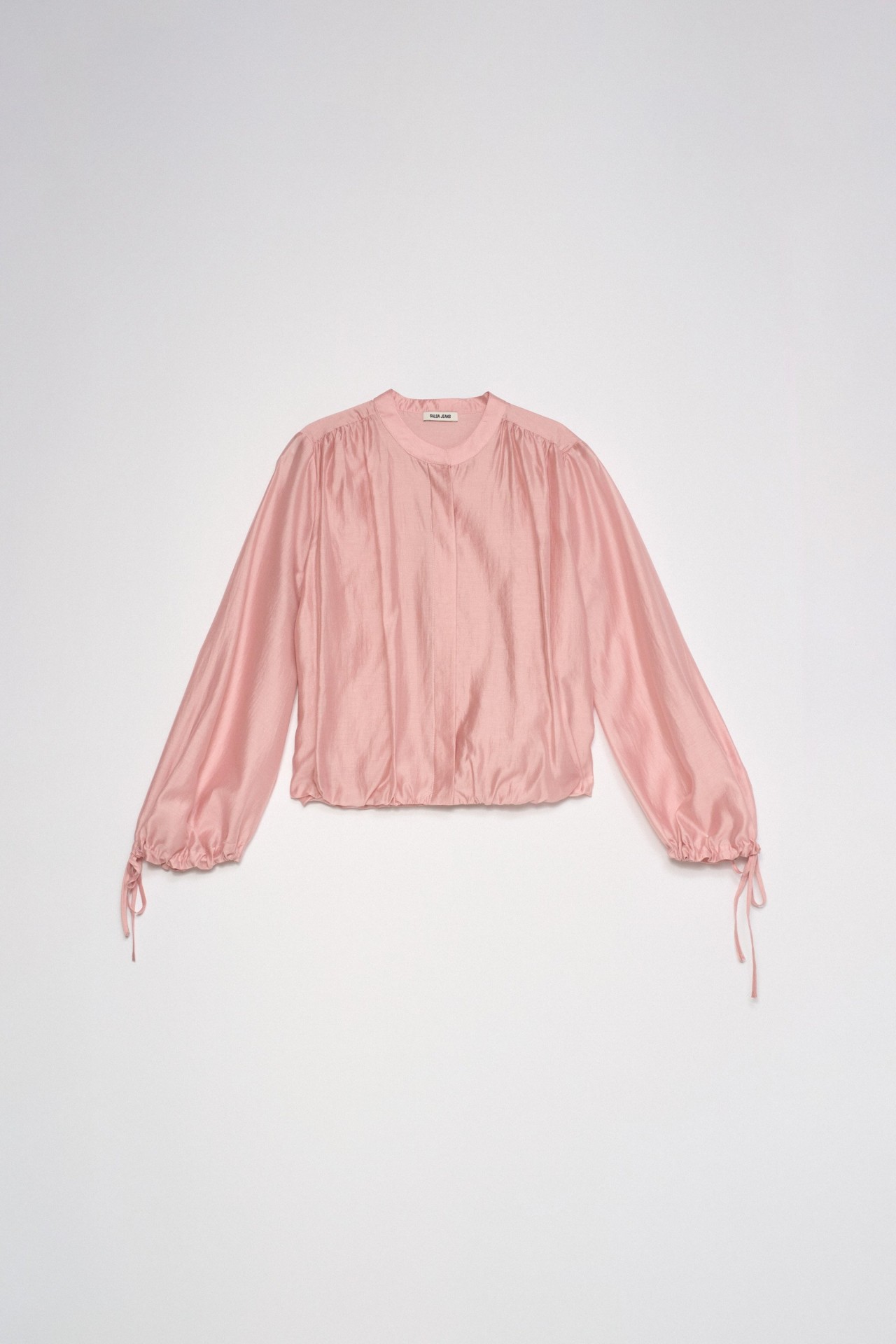 BLUSA CON MANGAS ABULLONADAS