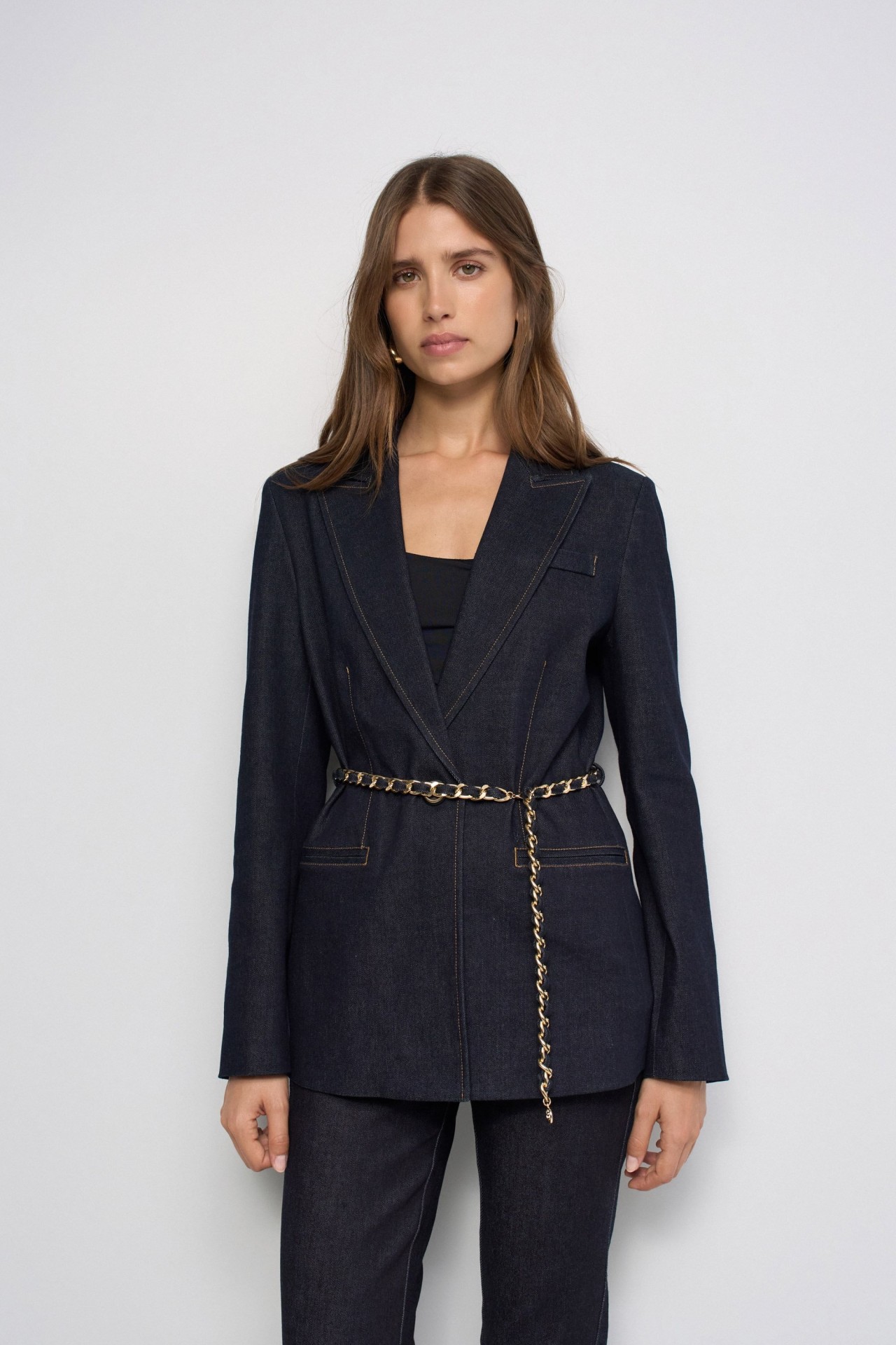BLAZER EN DENIM CEINTUR�