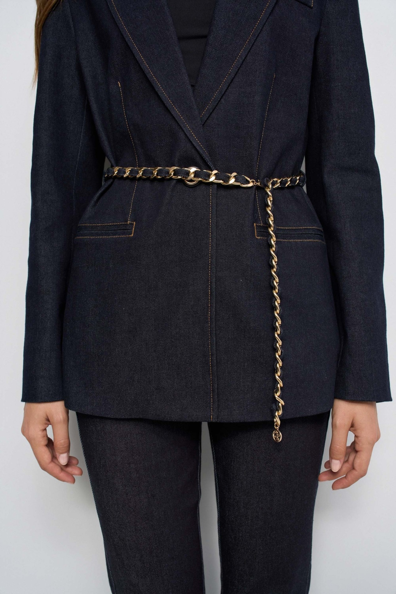 BLAZER EN DENIM CEINTUR�