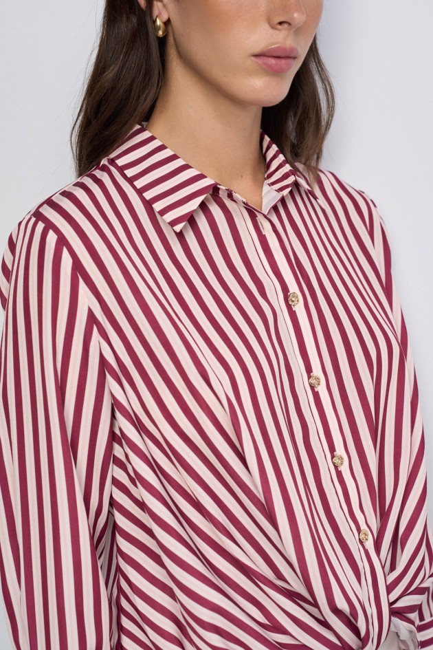 CAMISA COM RISCAS