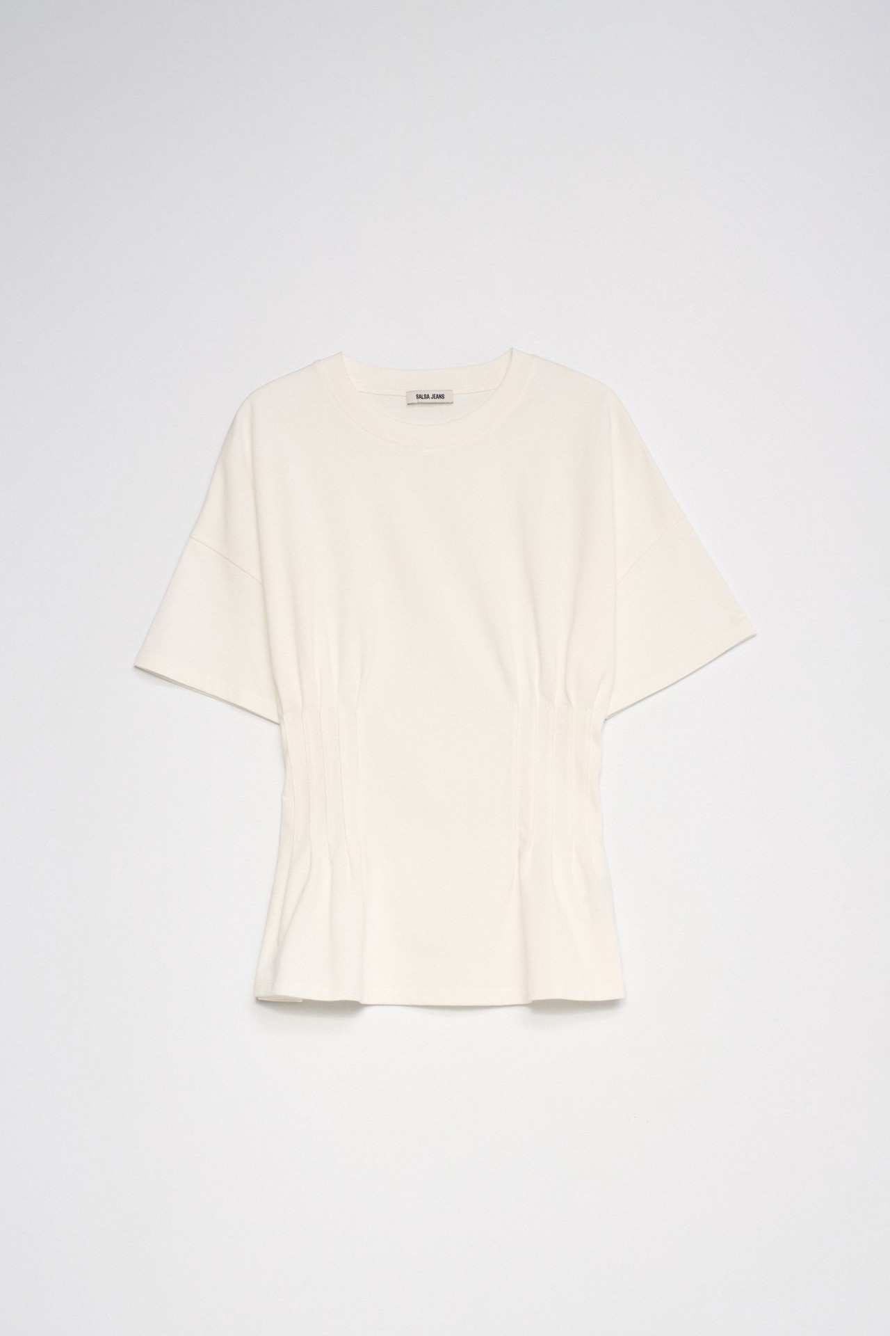 T-SHIRT MIT FALTEN