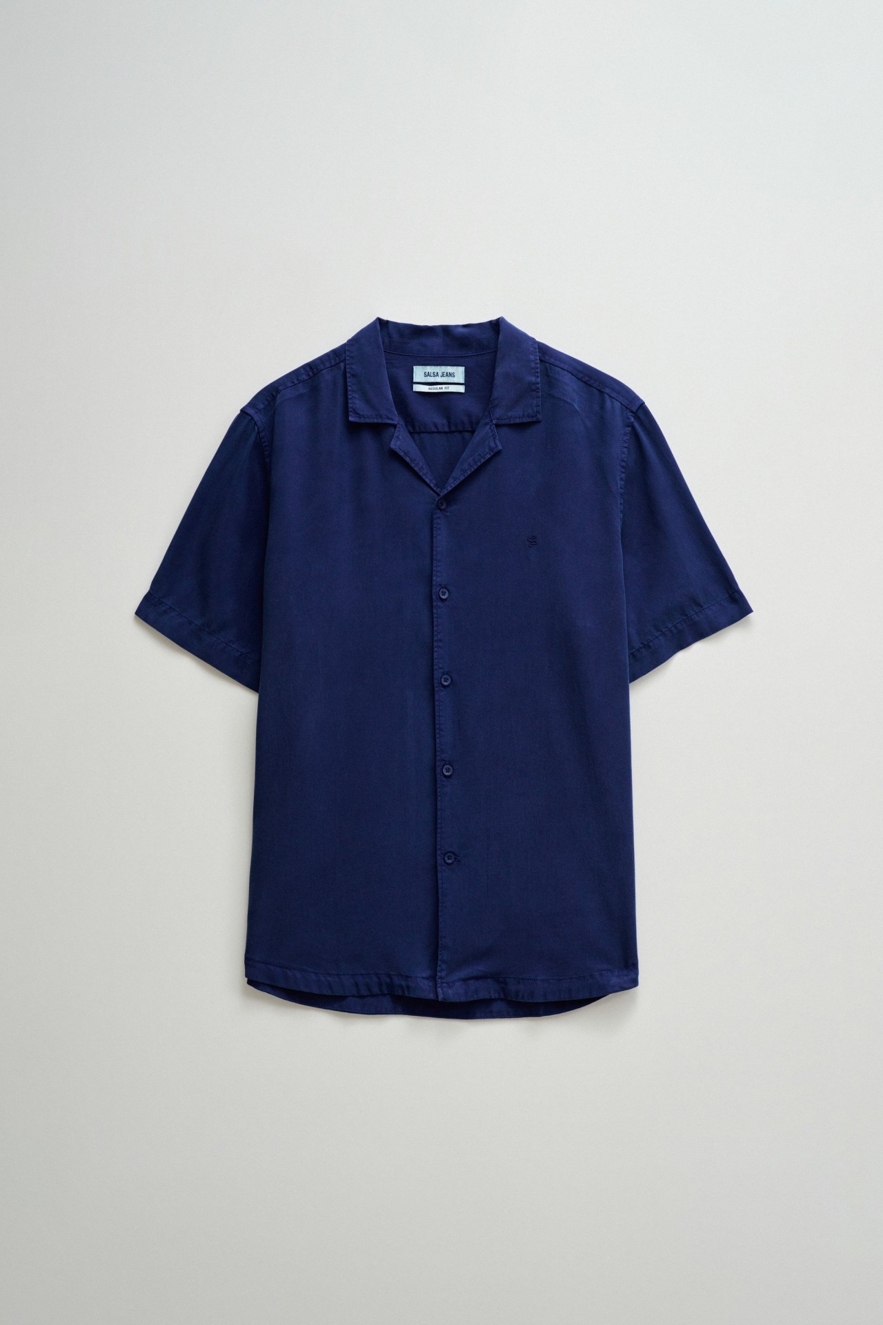 CAMISA EM DENIM LEVE