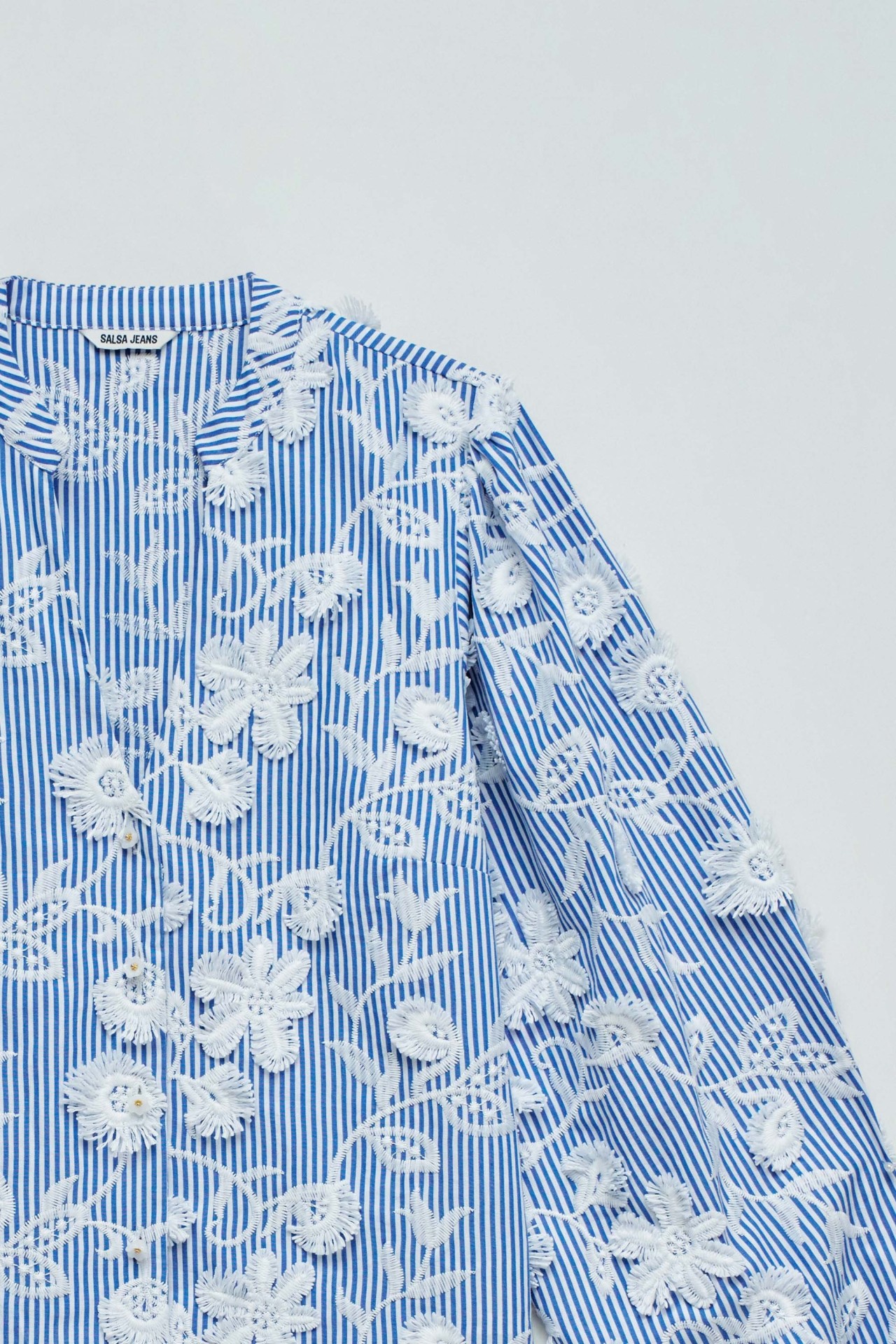 BLUSE MIT DREIDIMENSIONALEM EFFEKT STAR CLUB