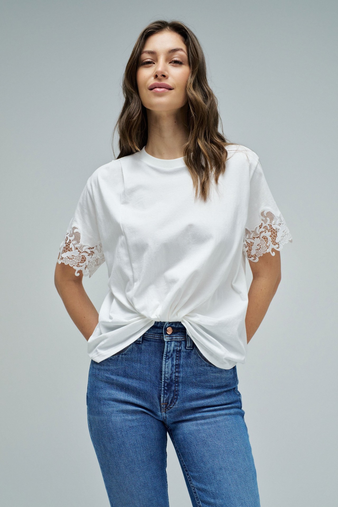 T-SHIRT COM RENDA E N� FRONTAL STAR CLUB