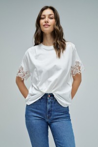 T-SHIRT COM RENDA E N� FRONTAL STAR CLUB