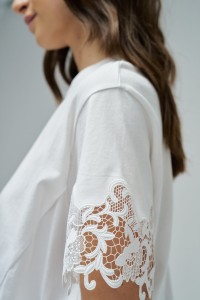T-SHIRT COM RENDA E N� FRONTAL STAR CLUB