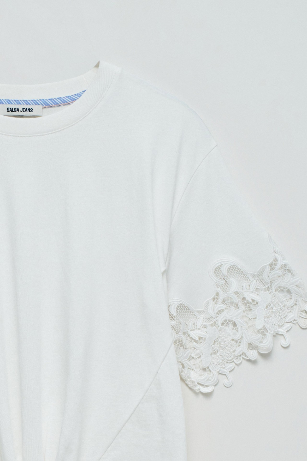 T-SHIRT COM RENDA E N� FRONTAL STAR CLUB