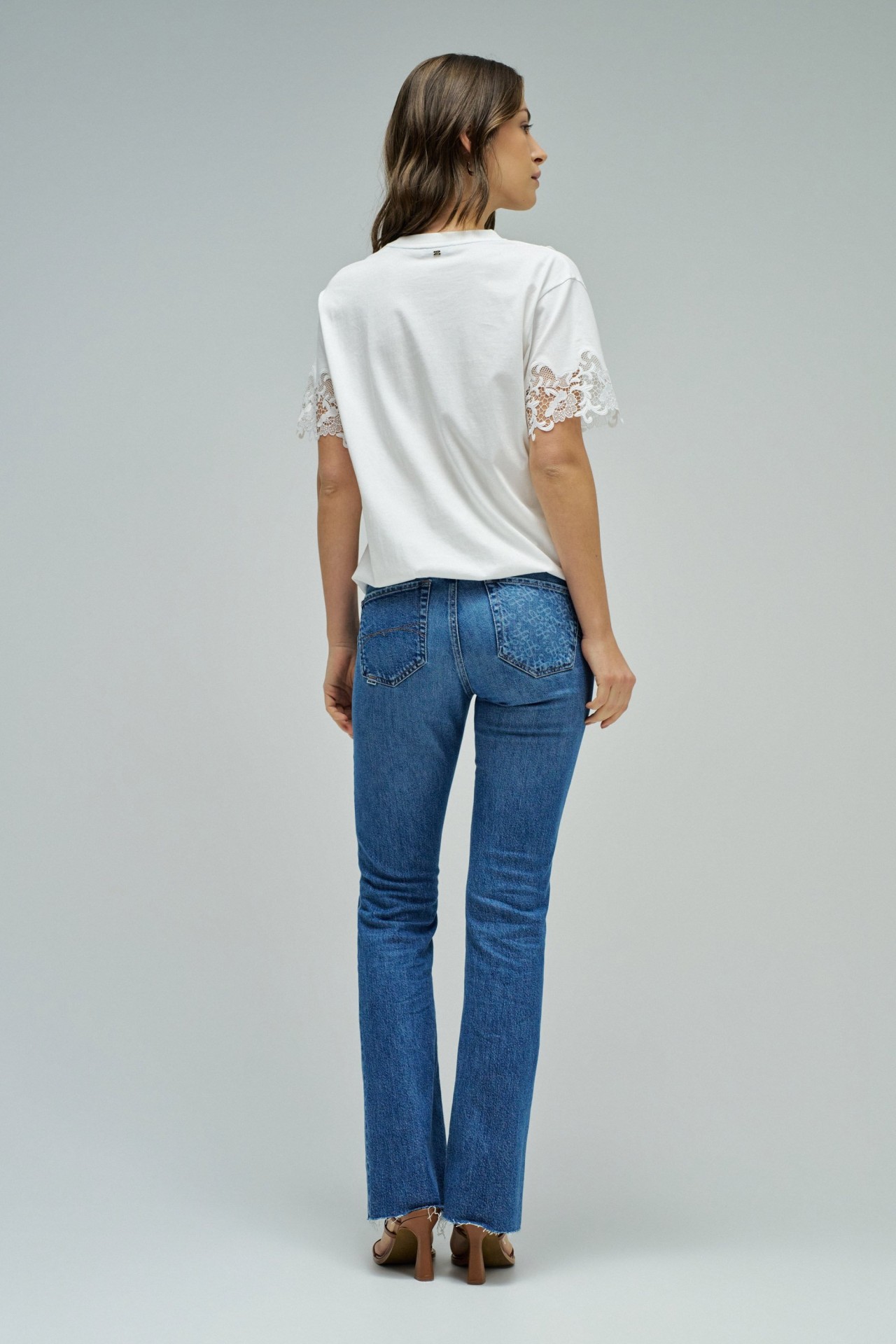 T-SHIRT COM RENDA E N� FRONTAL STAR CLUB