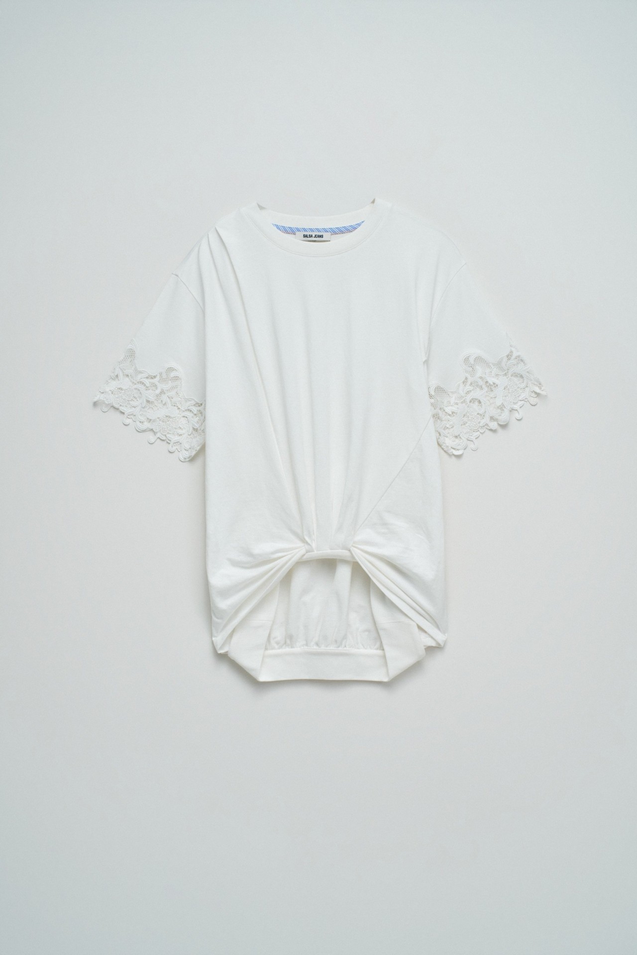 T-SHIRT COM RENDA E N� FRONTAL STAR CLUB