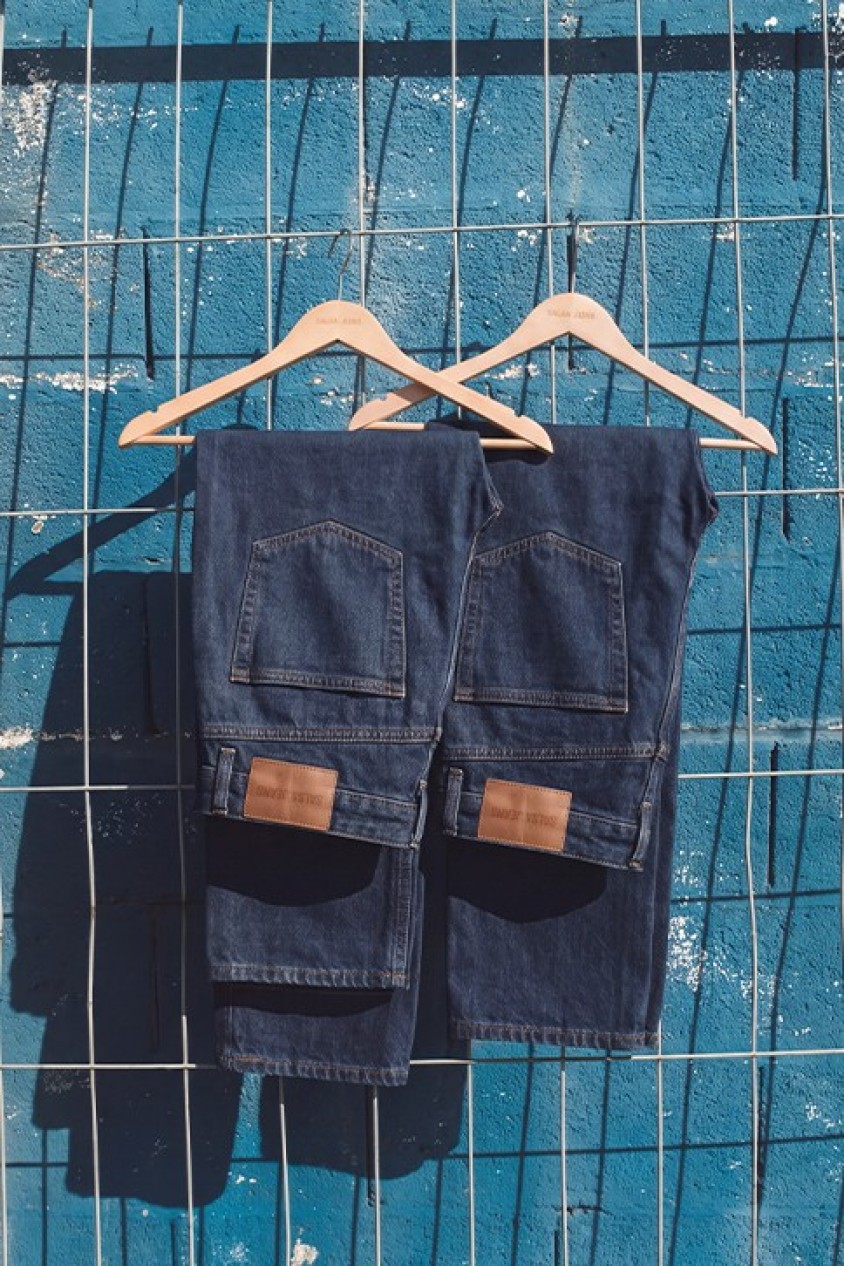 STRAIGHT FIT JEANS