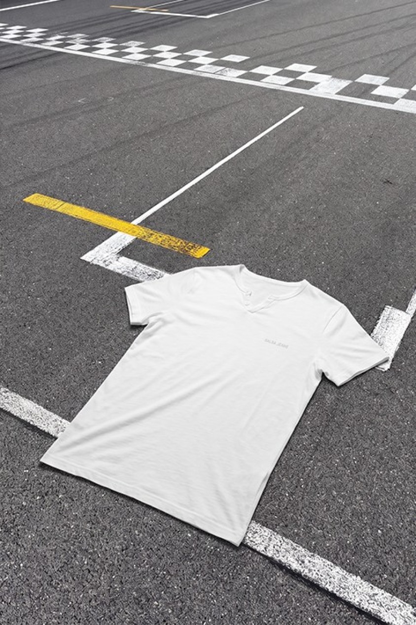 T-SHIRT MET BRANDING