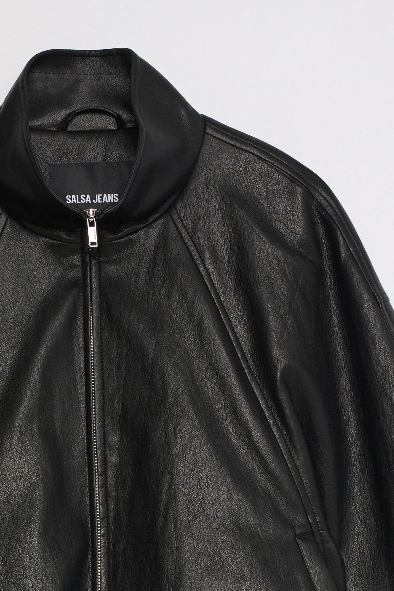 BOMBER EFECTO CUERO