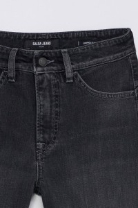 FAITH PUSH IN CROPPED SLIM JEANS