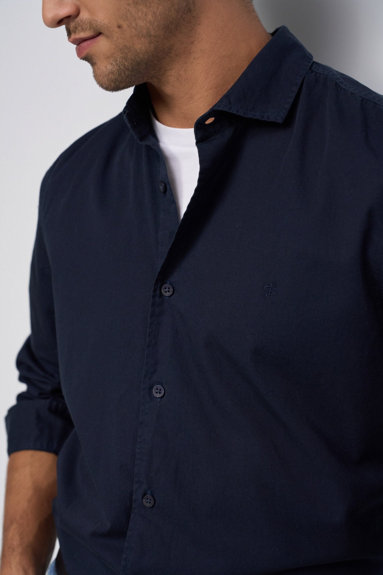 CAMISA B�SICA