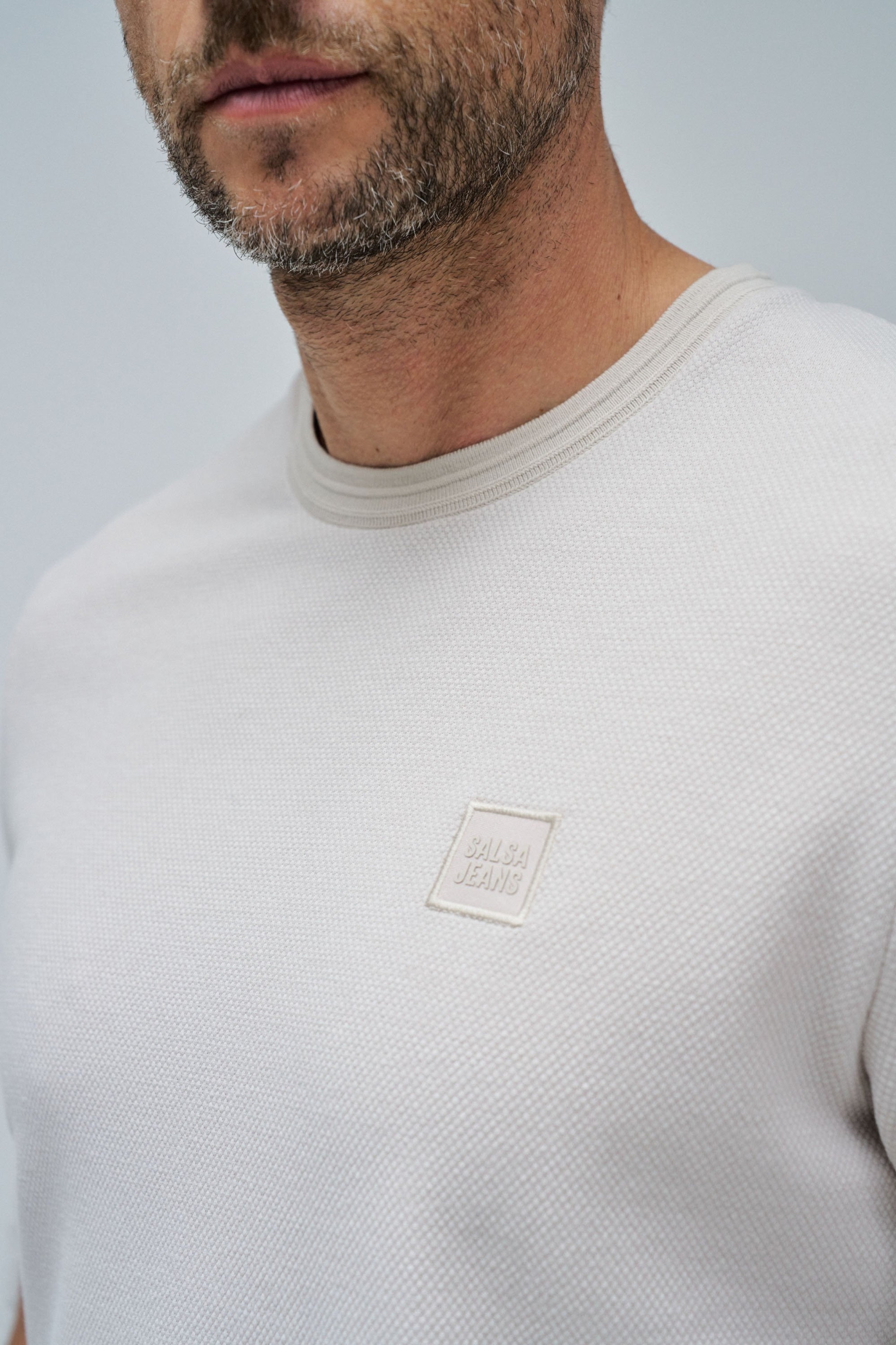 T-SHIRT MIT STRUKTUR