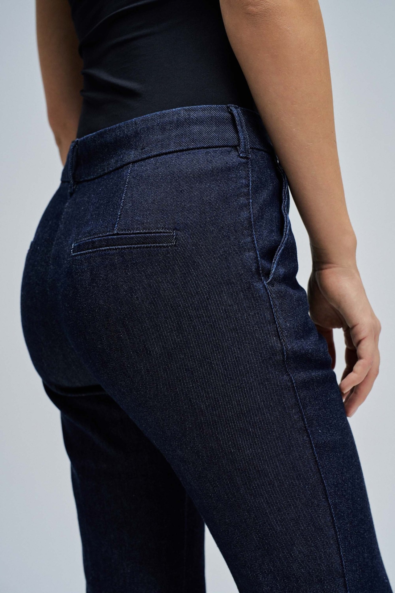 CHINO FLARE IN LIGHTDENIM TROUSERS