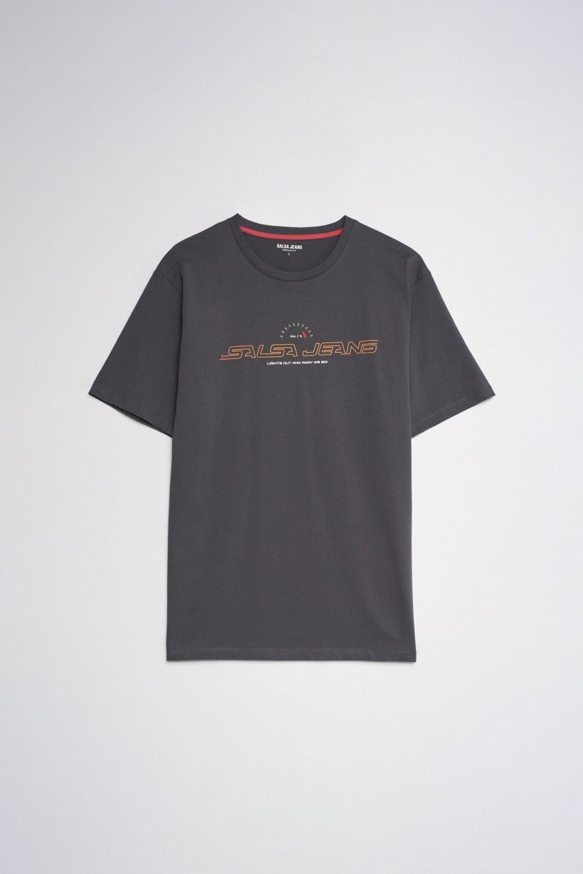 T-SHIRT MIT BRANDING