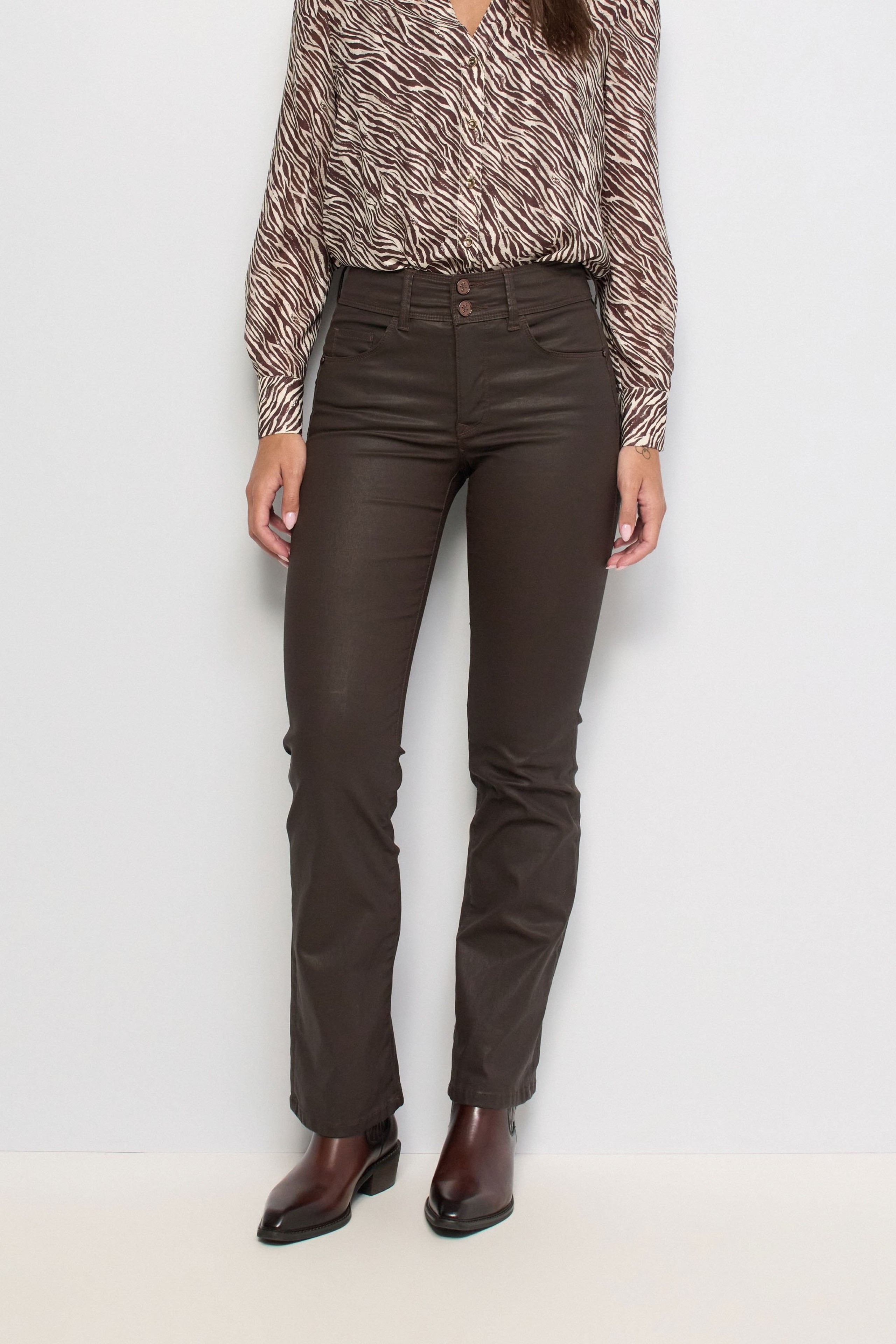 SECRET PUSH IN BOOTCUT COATED JEANS