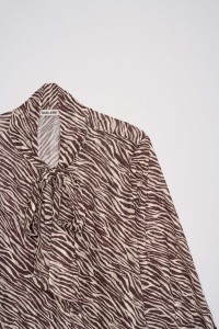 CHEMISE ANIMAL PRINT AVEC LIEN AU COU