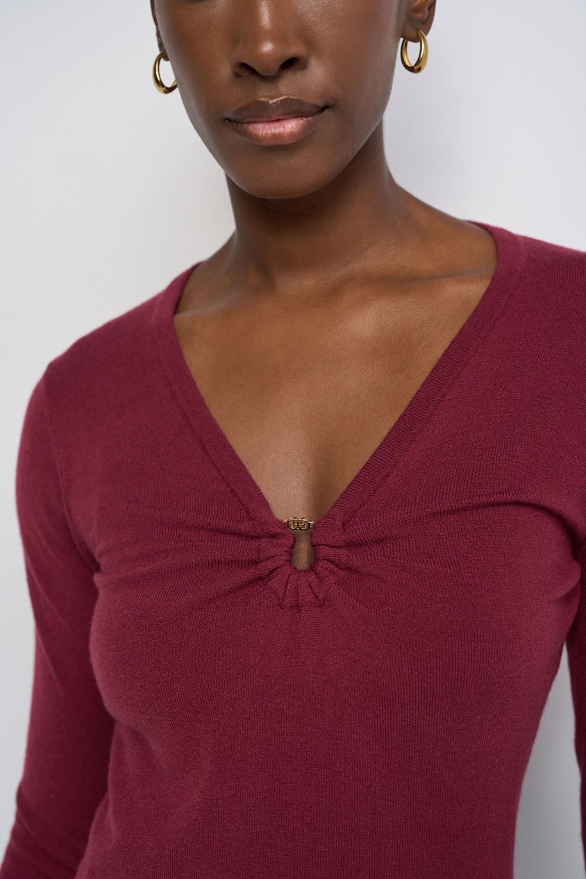 PULLOVER MIT RAFFUNG AN DER BRUST