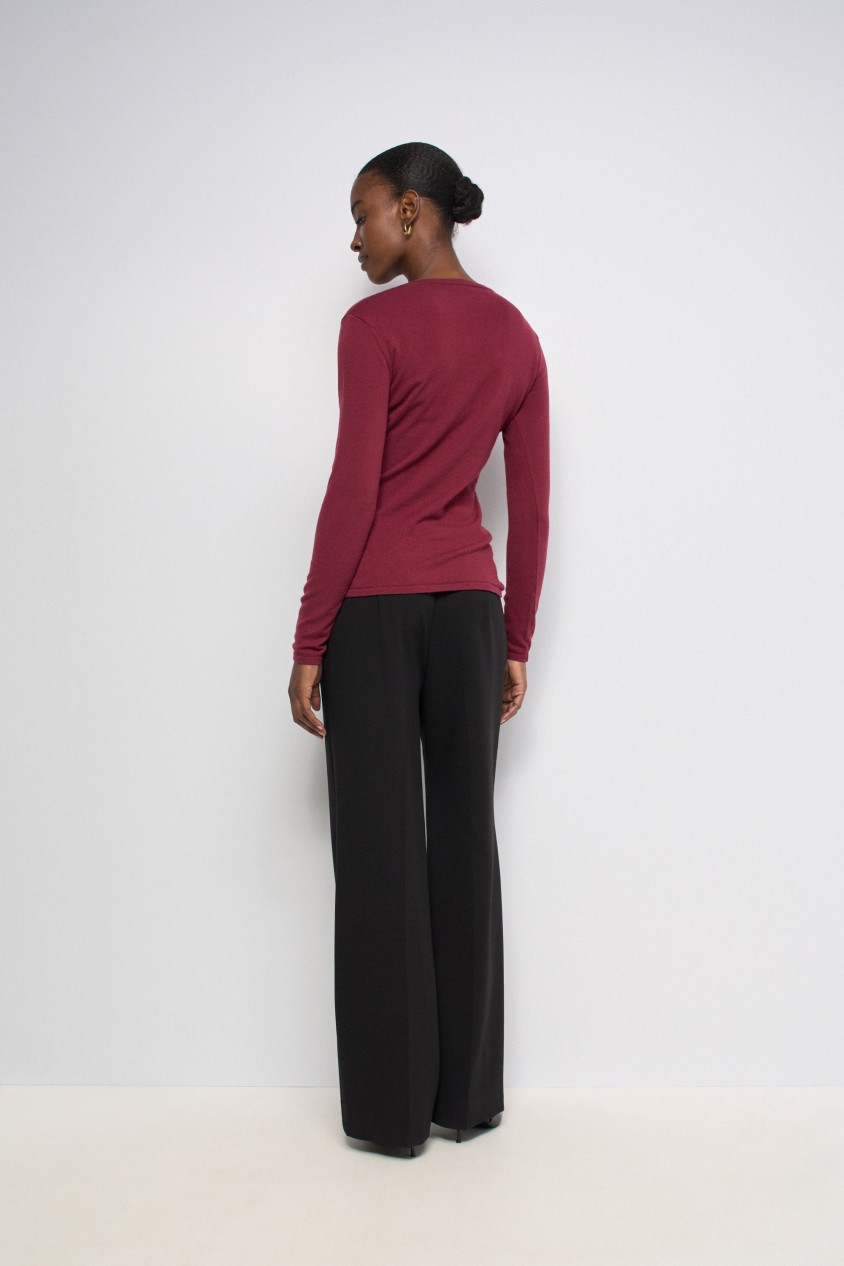 PULLOVER MIT RAFFUNG AN DER BRUST