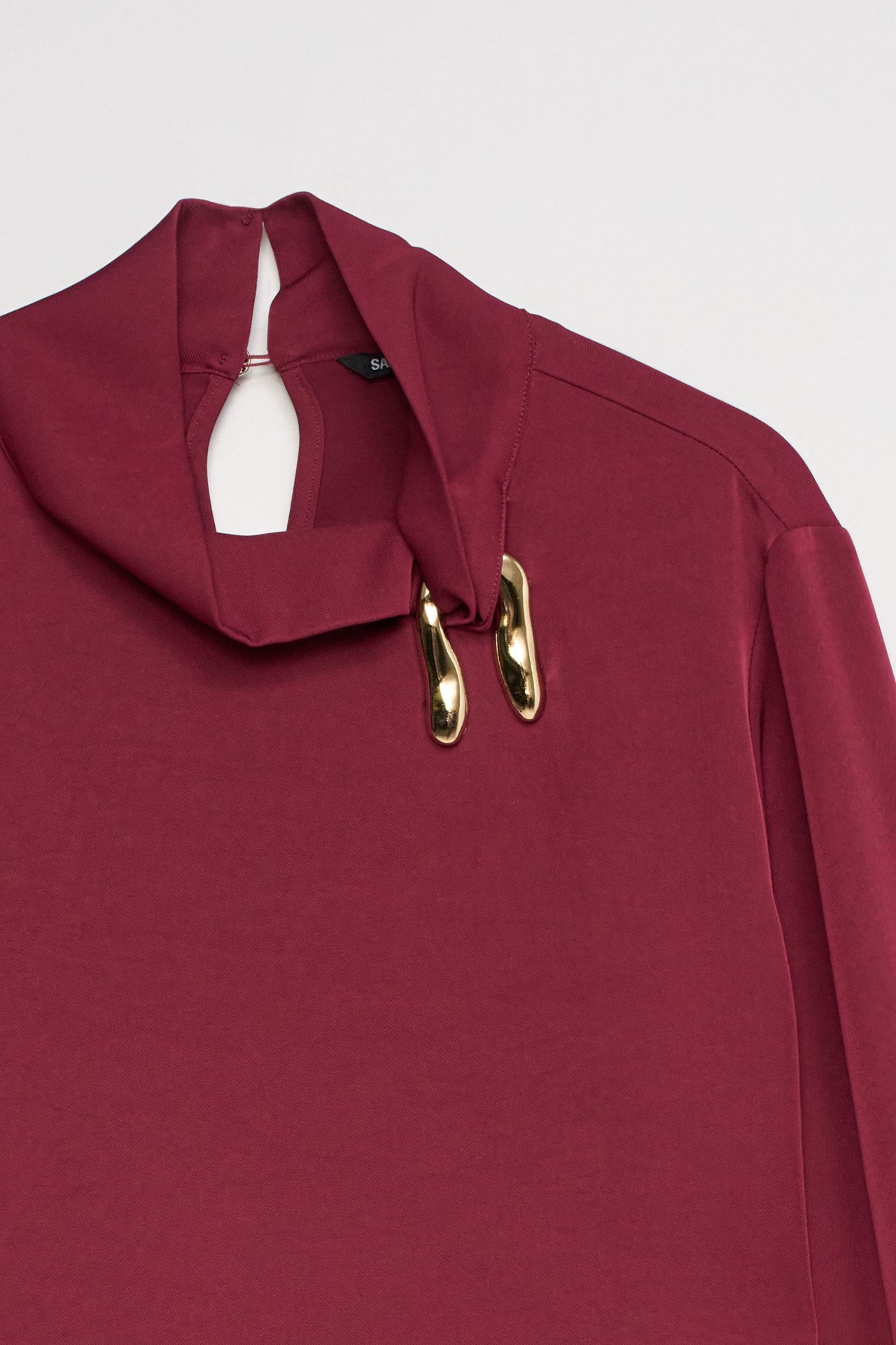 BLOUSE AVEC D�TAIL M�TALLIQUE