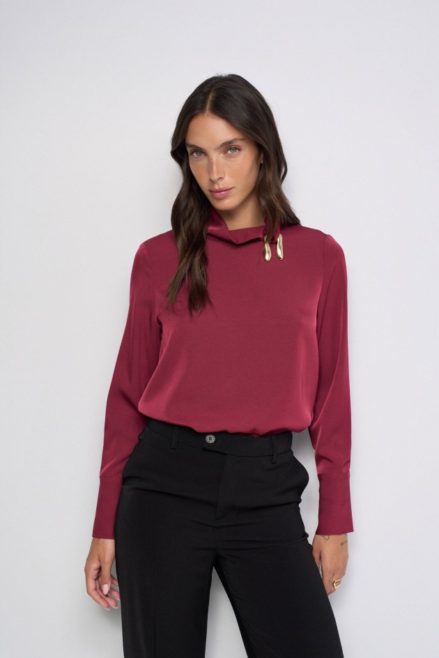 BLOUSE AVEC D�TAIL M�TALLIQUE