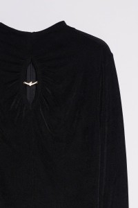 PULL TEXTUR� AVEC OUVERTURE SUR LA POITRINE