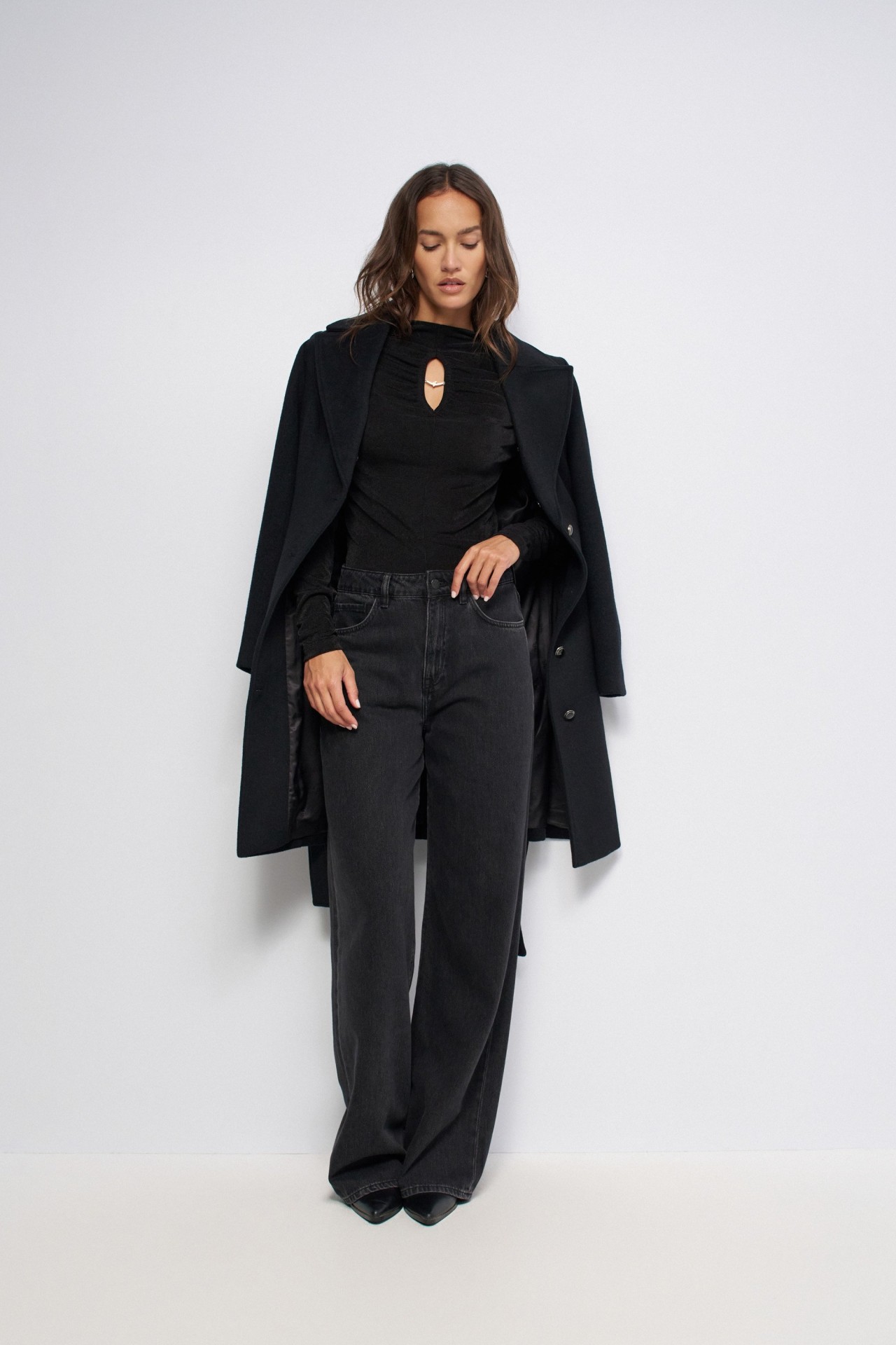PULL TEXTUR� AVEC OUVERTURE SUR LA POITRINE