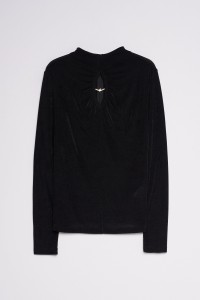 PULL TEXTUR� AVEC OUVERTURE SUR LA POITRINE