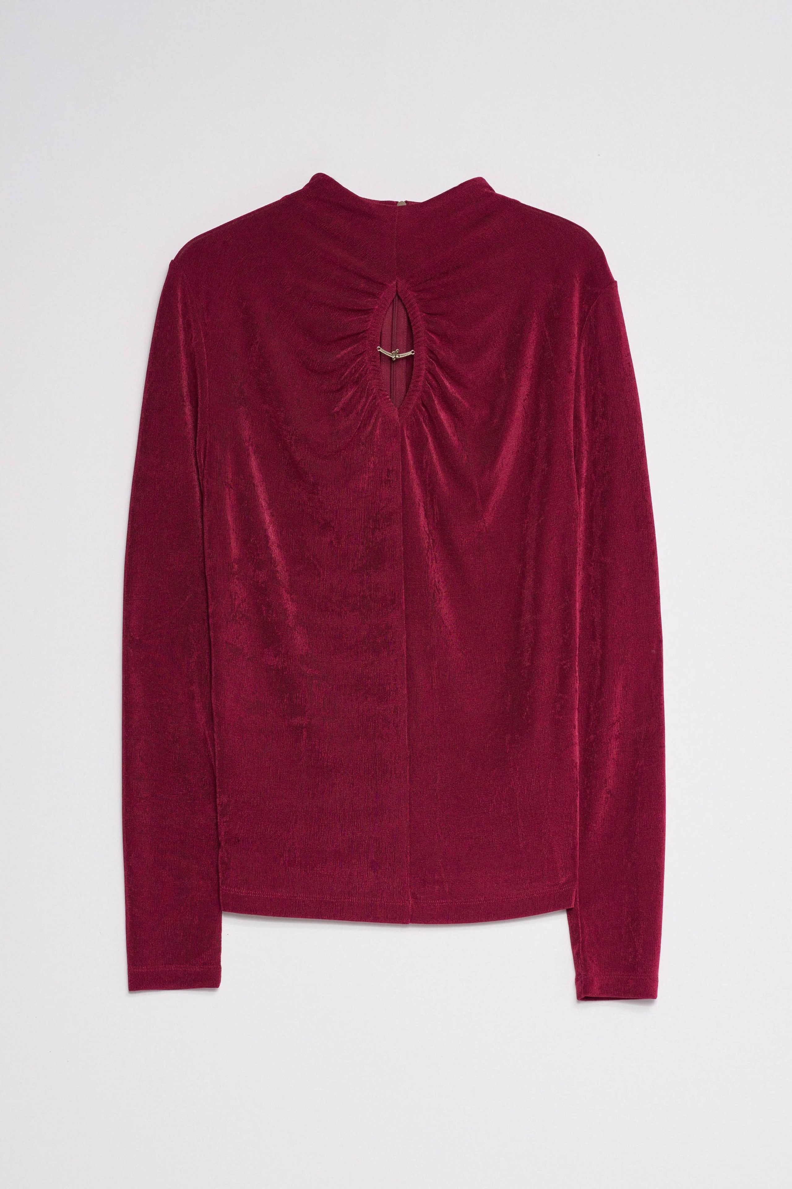 TEXTURIERTER PULLOVER MIT CUT- OUT