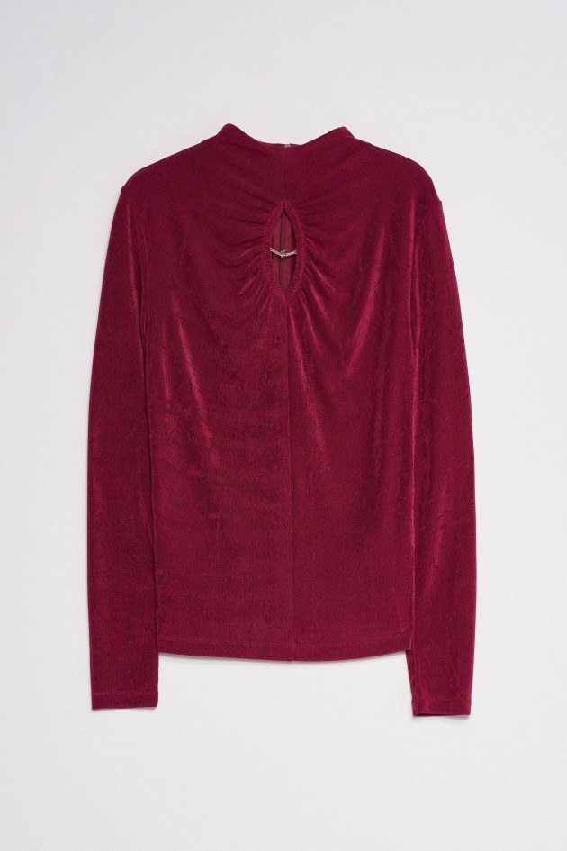 PULL TEXTURÉ AVEC OUVERTURE SUR LA POITRINE